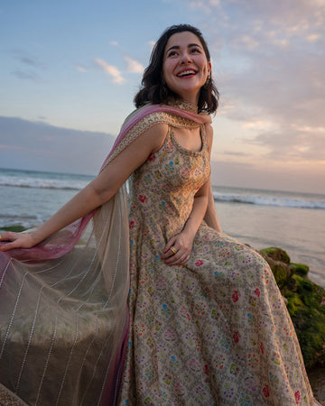 Faiza Saqlain Reina' 25