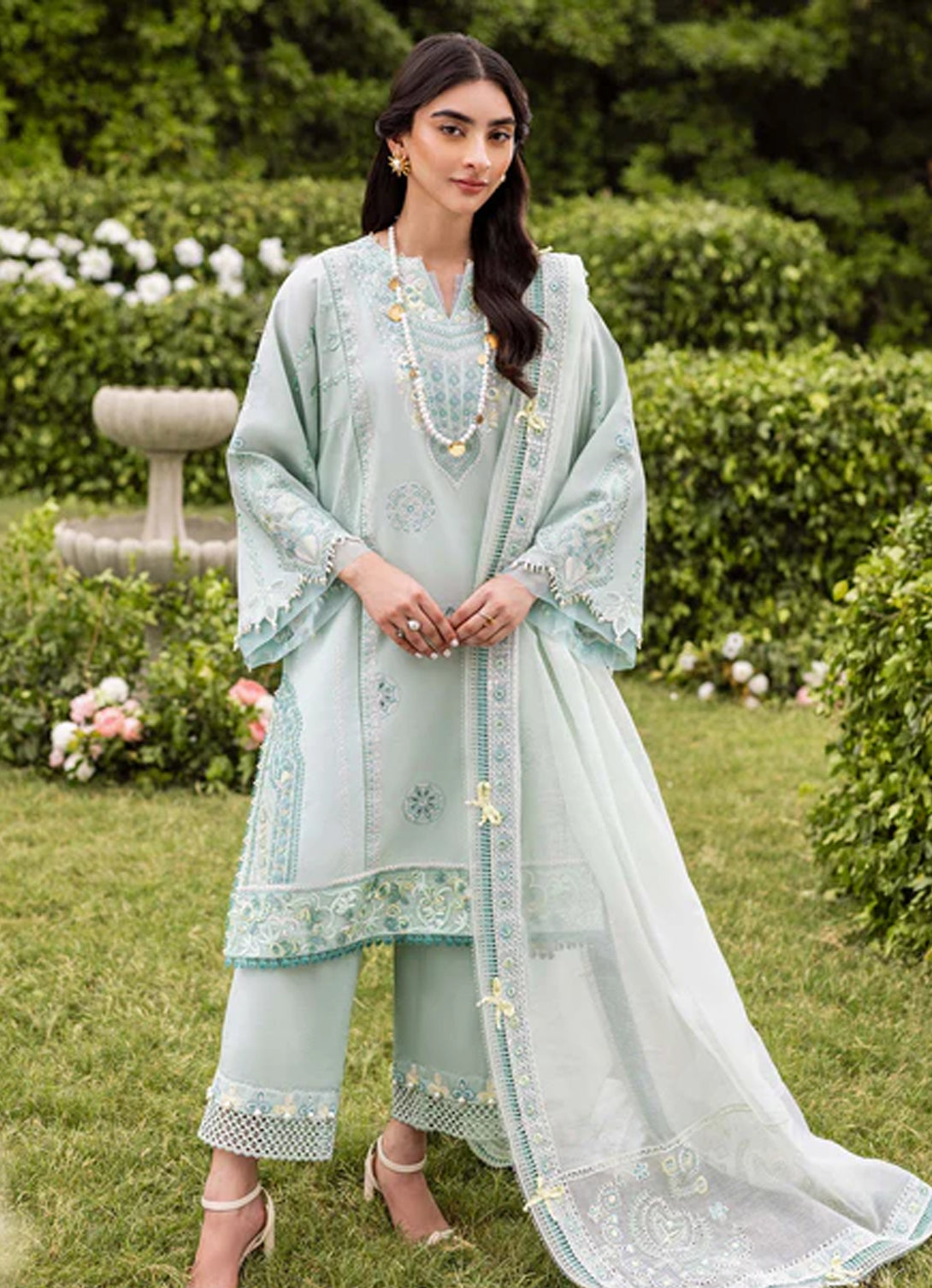 Sadaf Fawad Khan  Zaphira (B)